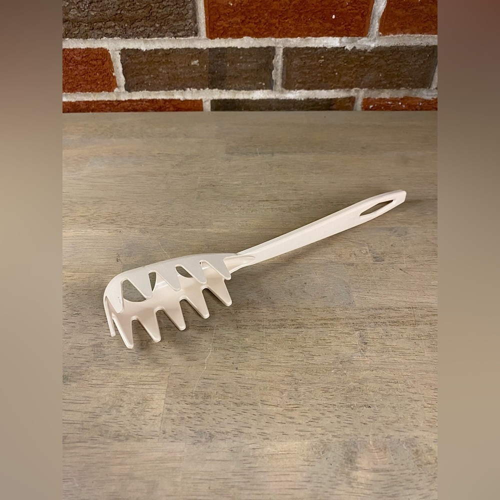 Vintage Off White Tailor Made Products‎ Plastic Nylon Utensil Spaghetti Spoon